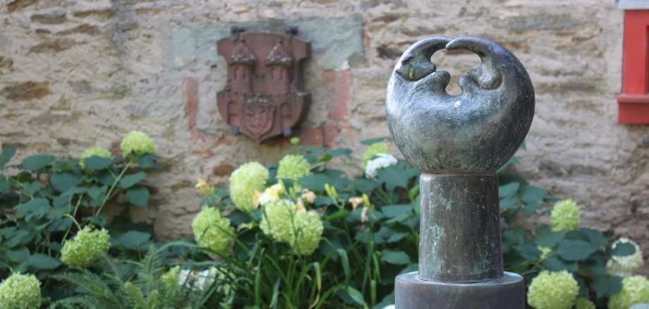 Skulptur "Die langen Nasen" im Hochzeitsgarten - Bert Van-Mieghem