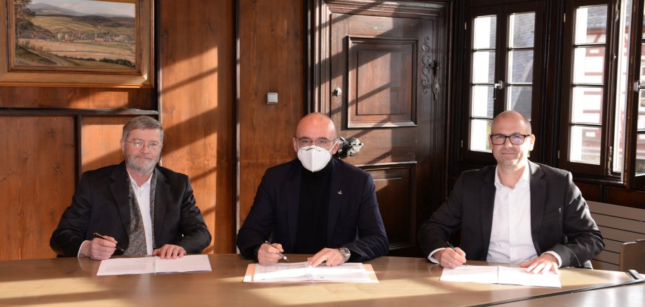 Unterzeichnung Kooperationsvertrag Glasfaserausbau Idstein