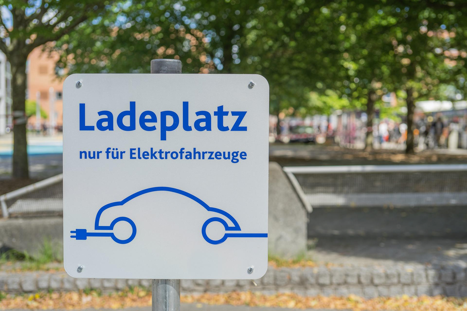 Schild Ladestation Elektroauto