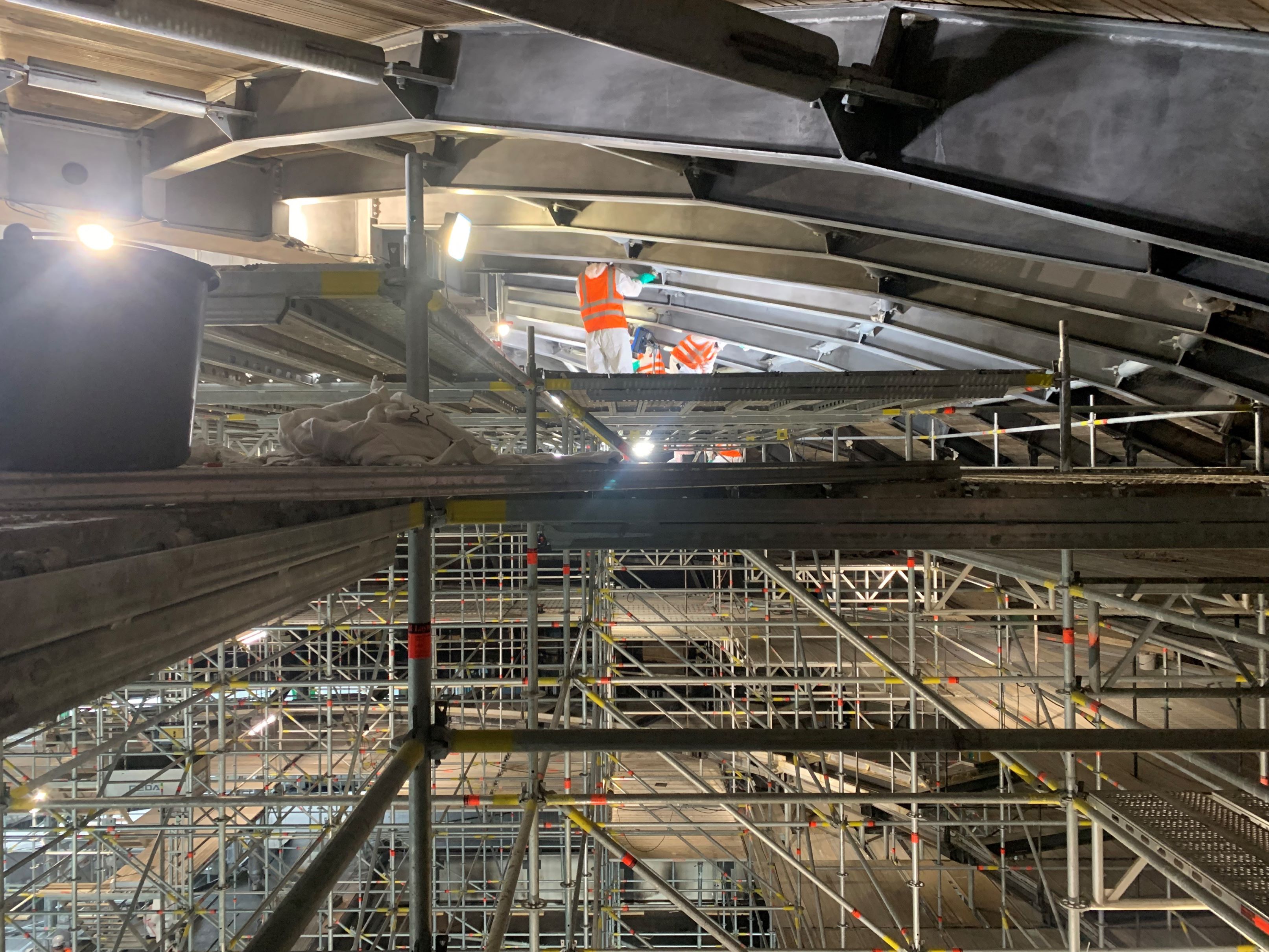 Arbeiten an Dachkuppel Tournesol 