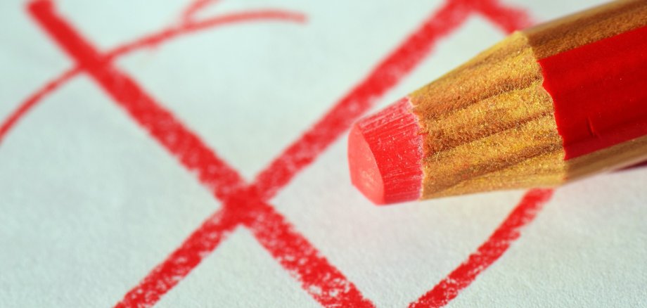 Symbolbild Wahlen Stift Rotstift Ankreuzen