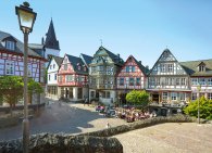 König-Adolf-Platz mit Killingerhaus König-Adolf-Platz mit Killingerhaus