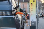 Elektrofahrzeug Elektrofahrzeug an Ladestation