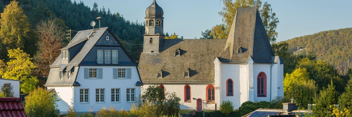 Blick auf Liebfrauenkirche Oberauroff