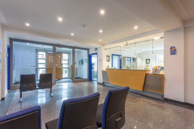 Info-Theke im Foyer des Rathauses