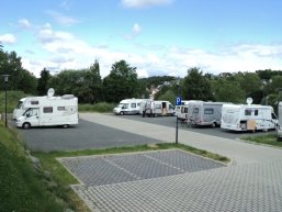 Wohnmobilhafen Idstein Mehrere Wohnmobile stehen auf dem Stellplatz
