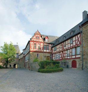Gebäudegruppe der ehemaligen Burganlage Fachwerkhaus