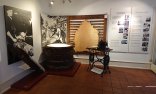 Stadtmuseum 2. Stock Bilder, Erklärungen und ältere Arbeitsgeräte zur Lederverarbeitung im Stadtmuseum, 2. Stock