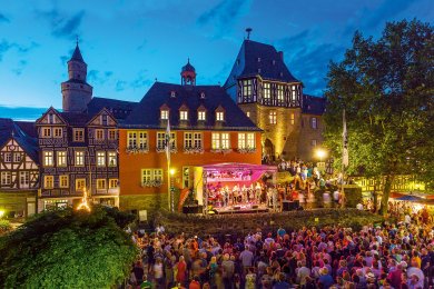 Idstein JazzFestival Feiernde Menschen beim Idstein JazzFestival
