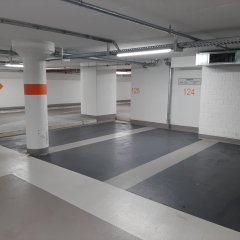 Blick auf Tiefgaragenparkplätze